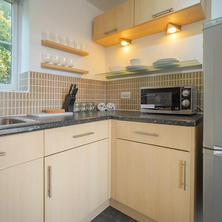 Stylish Apartment With Private Parking Cardiff Bagian luar foto