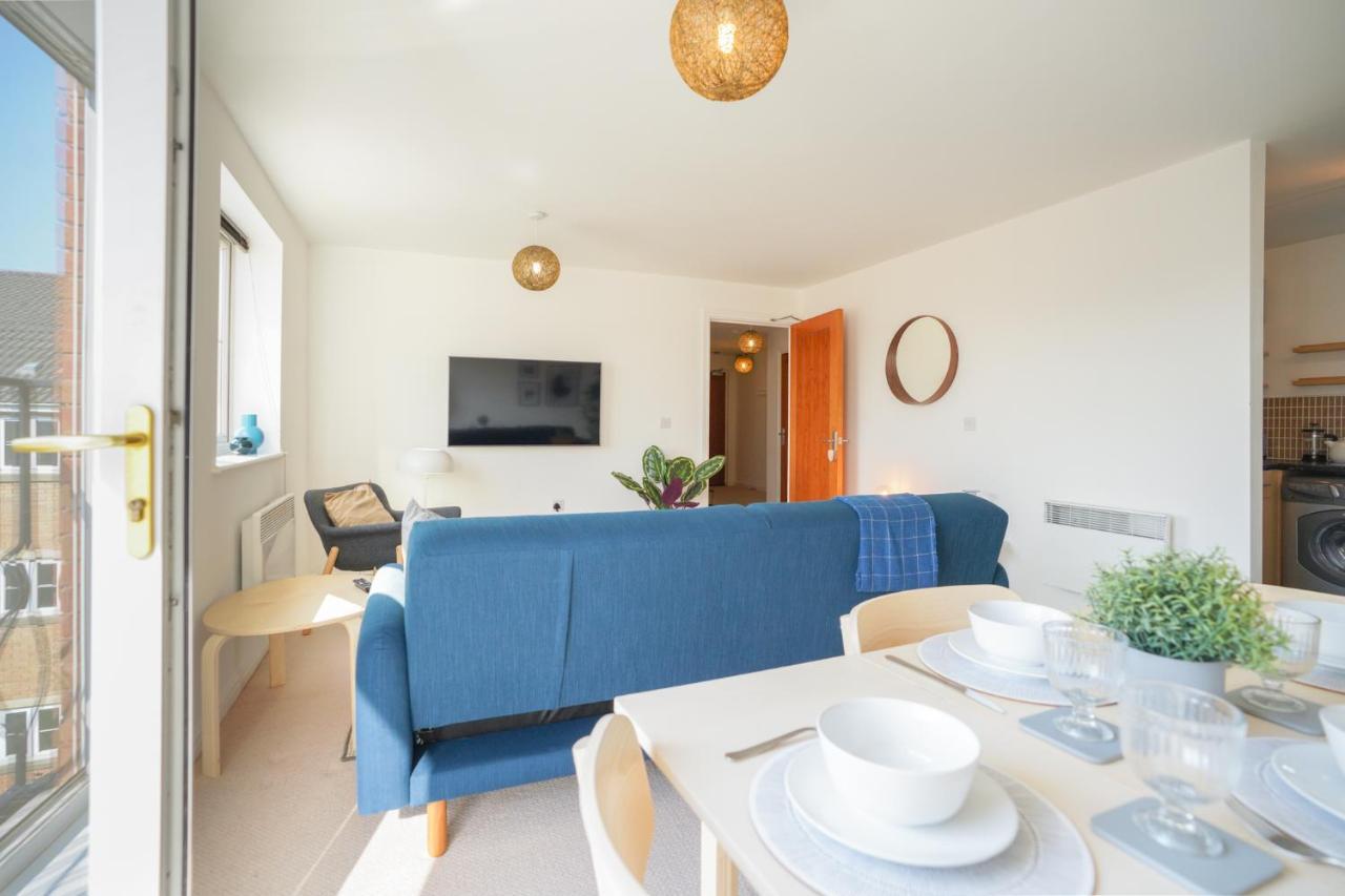 Stylish Apartment With Private Parking Cardiff Bagian luar foto