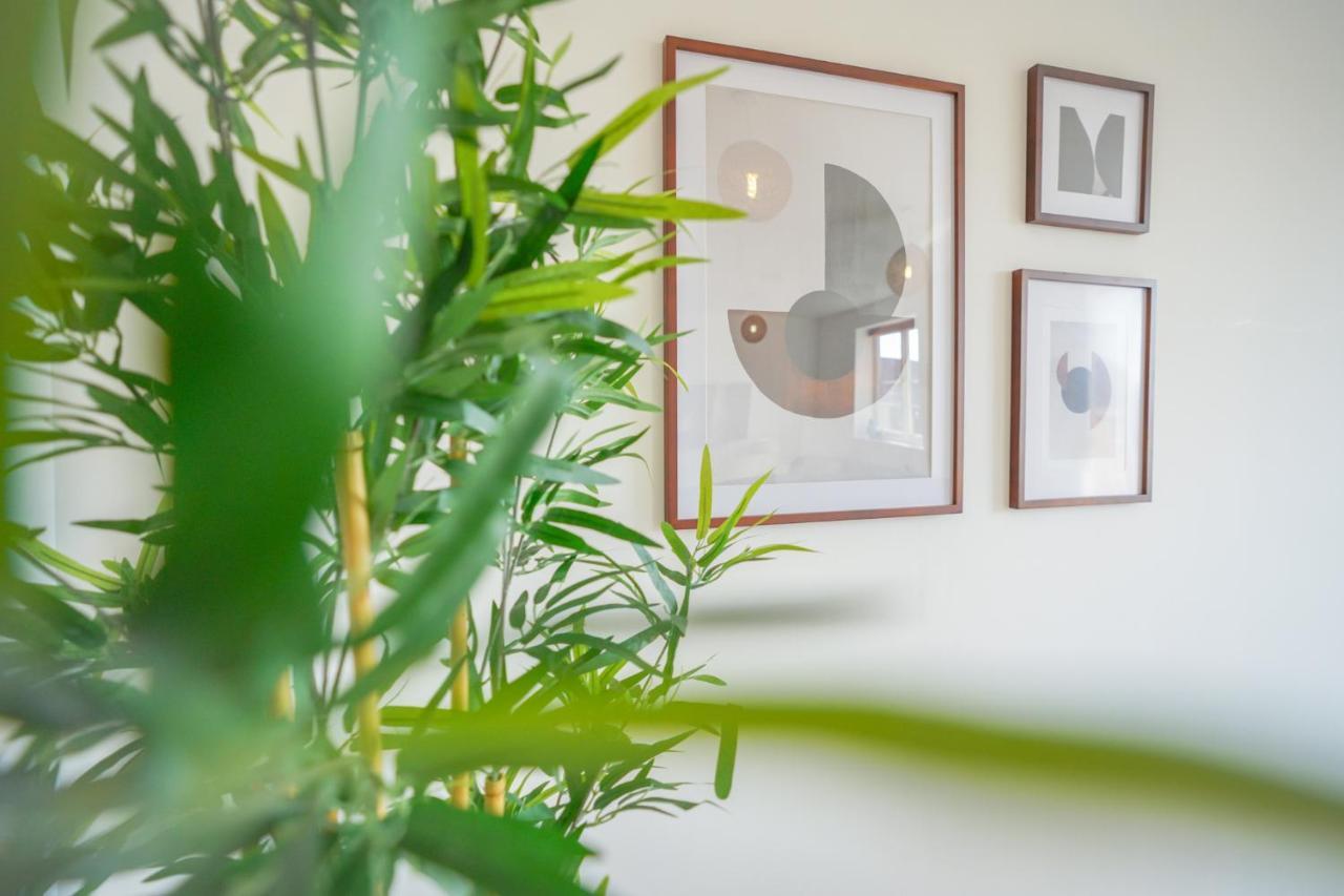 Stylish Apartment With Private Parking Cardiff Bagian luar foto