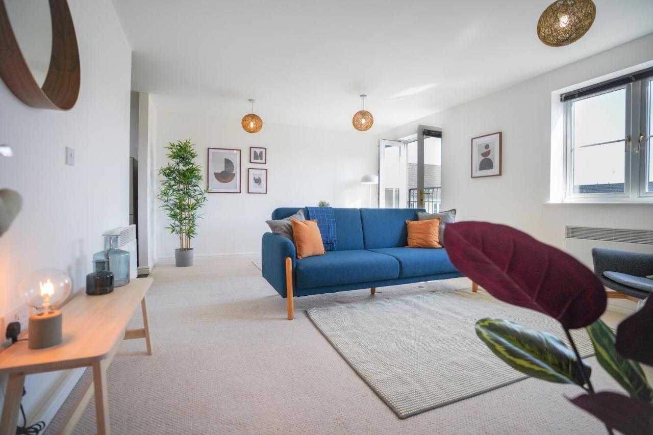 Stylish Apartment With Private Parking Cardiff Bagian luar foto