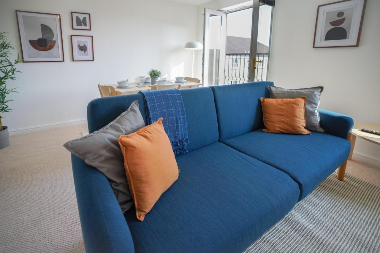 Stylish Apartment With Private Parking Cardiff Bagian luar foto