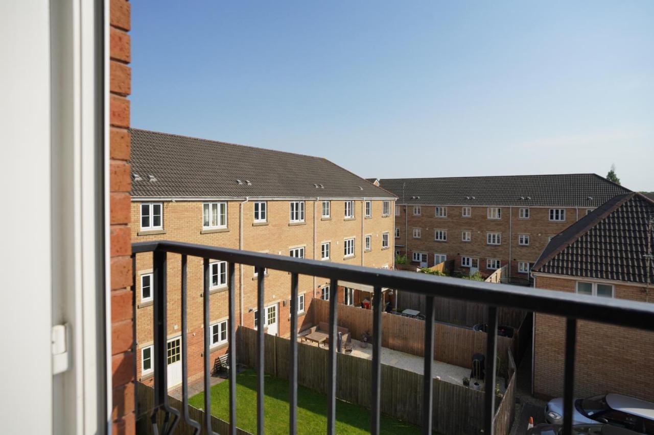 Stylish Apartment With Private Parking Cardiff Bagian luar foto