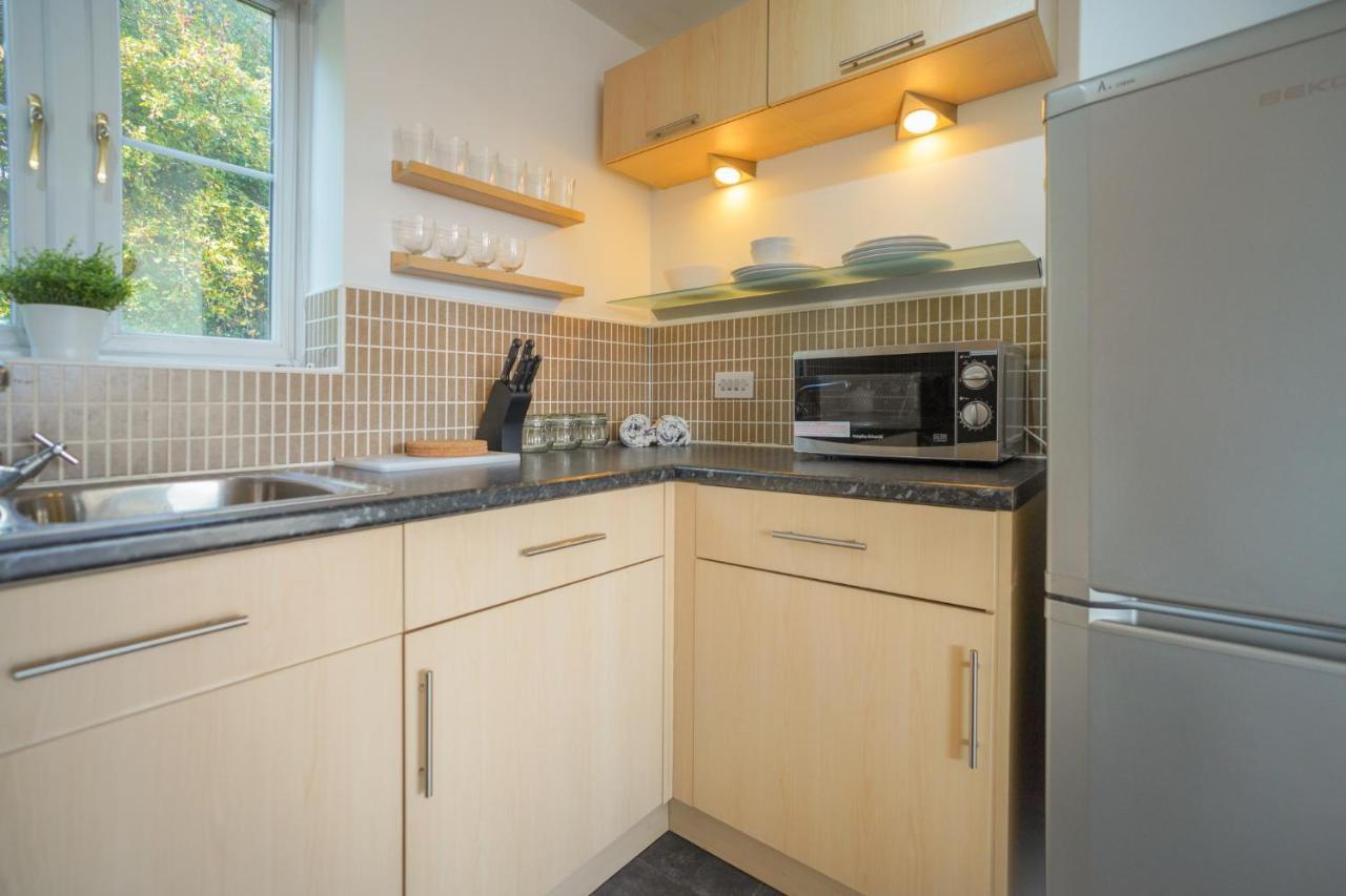 Stylish Apartment With Private Parking Cardiff Bagian luar foto