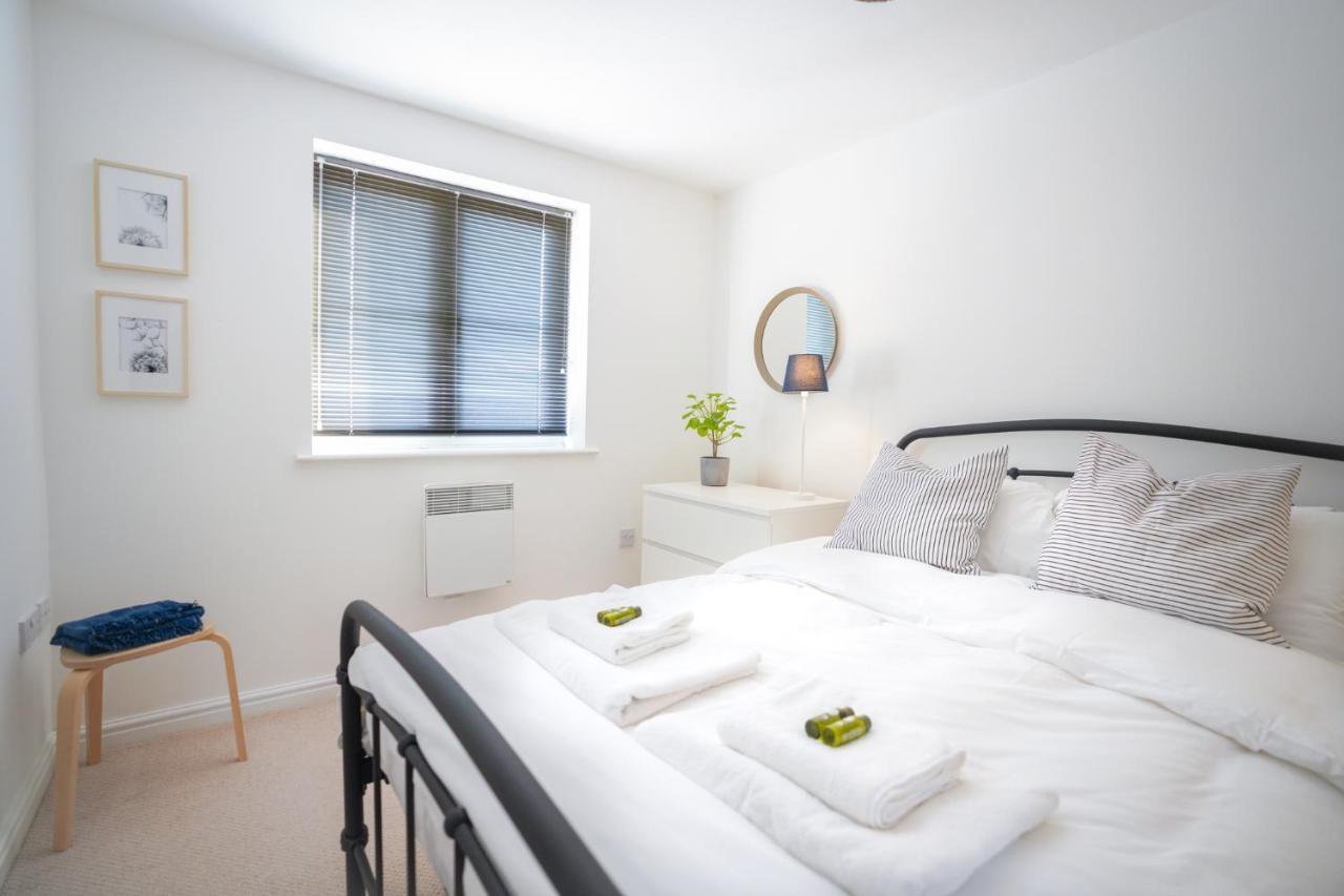 Stylish Apartment With Private Parking Cardiff Bagian luar foto