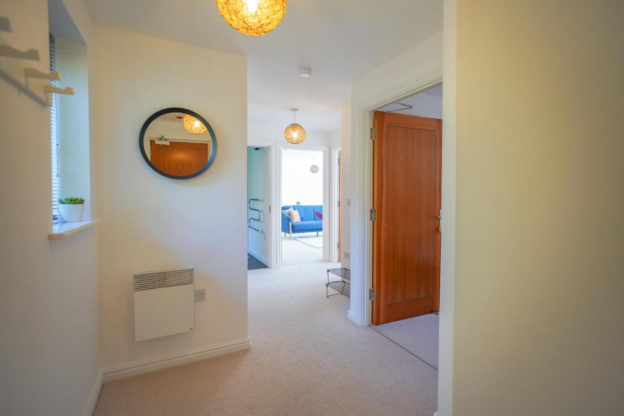 Stylish Apartment With Private Parking Cardiff Bagian luar foto