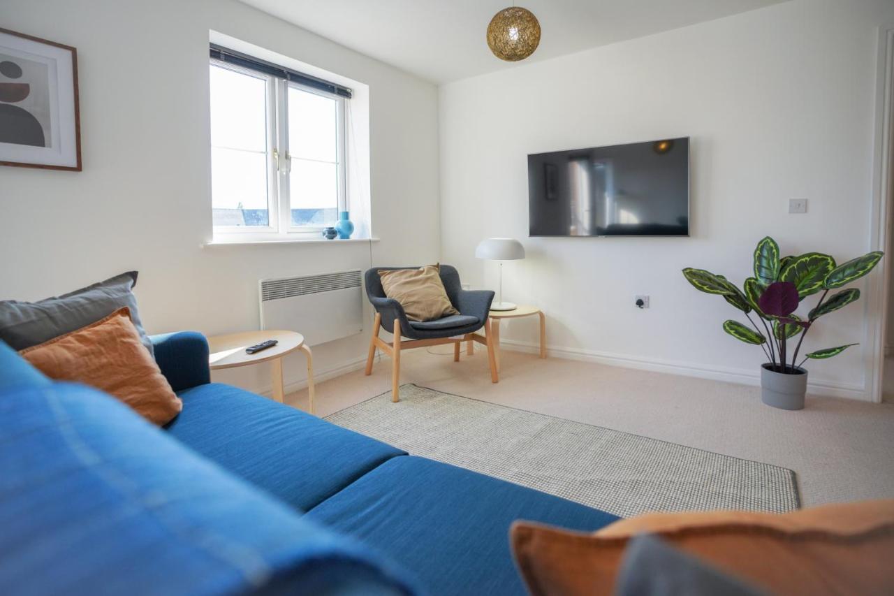 Stylish Apartment With Private Parking Cardiff Bagian luar foto