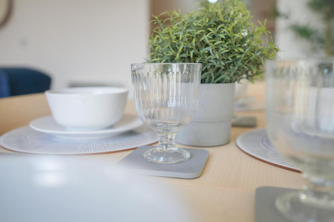 Stylish Apartment With Private Parking Cardiff Bagian luar foto