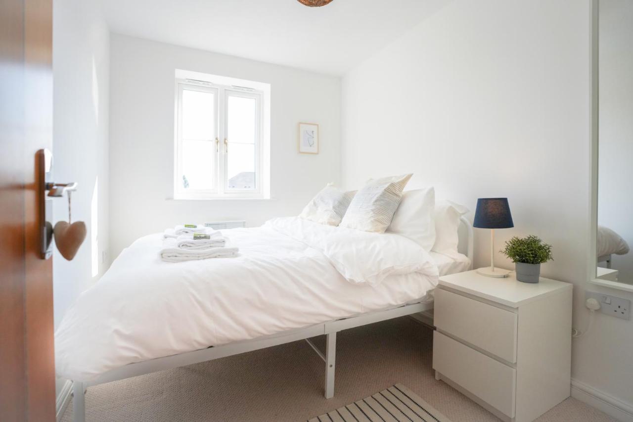 Stylish Apartment With Private Parking Cardiff Bagian luar foto