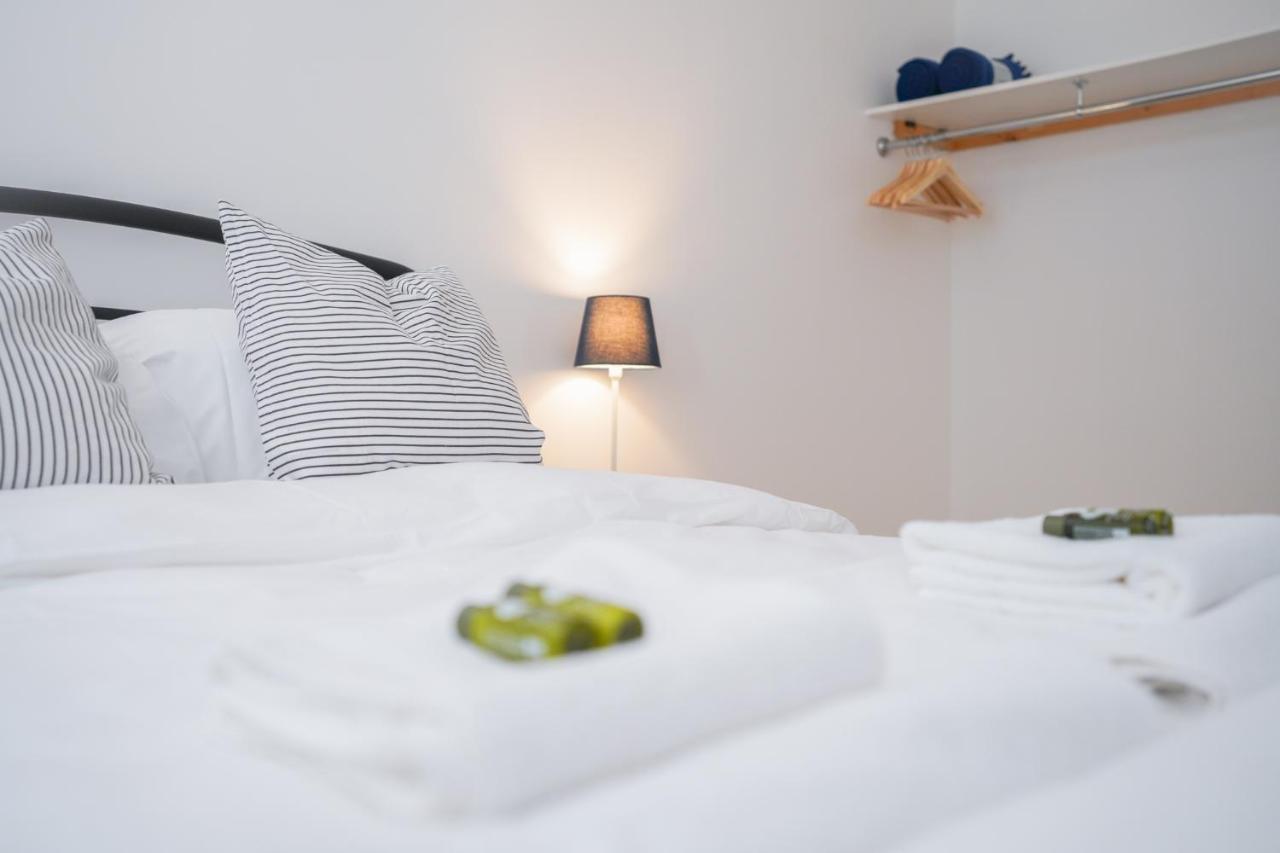 Stylish Apartment With Private Parking Cardiff Bagian luar foto