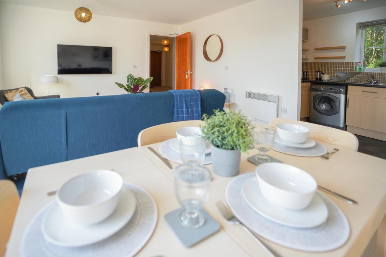 Stylish Apartment With Private Parking Cardiff Bagian luar foto